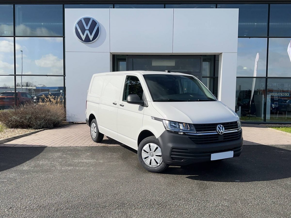 VOLKSWAGEN UTILITAIRES TRANSPORTER 6.1 VAN à Bourges